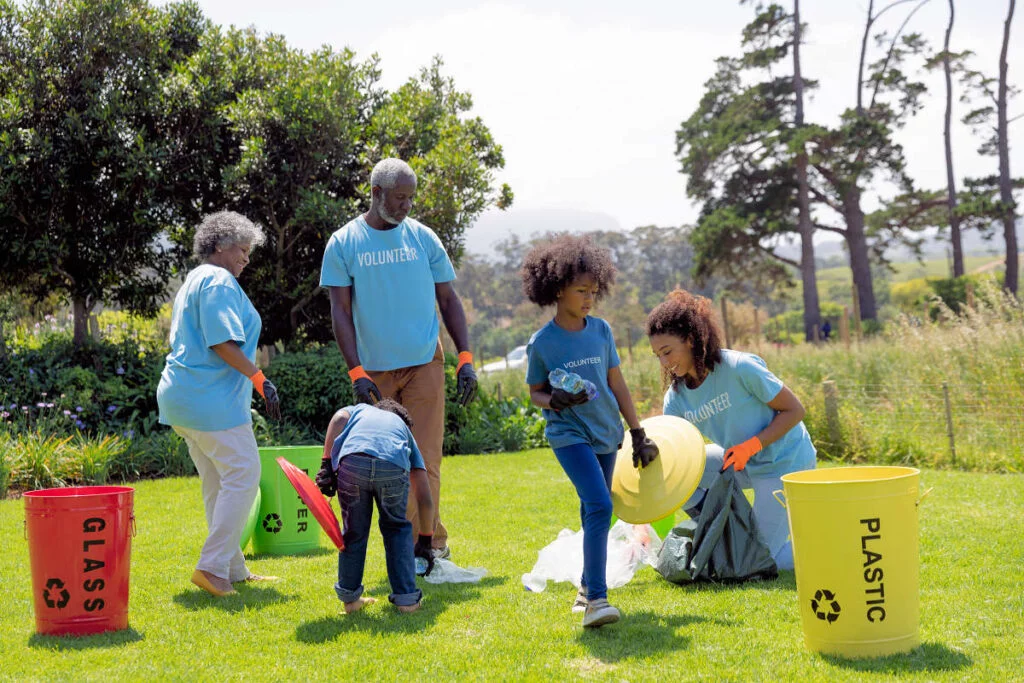 Protección del medio ambiente: Qué es, importancia y características Voluntarios Reciclando