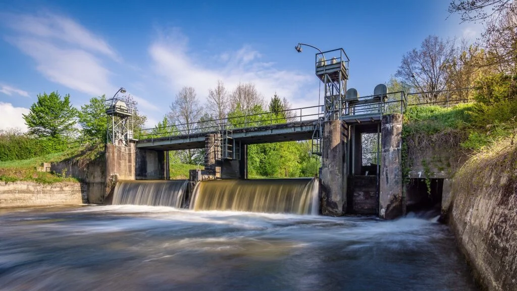 ENERGÍA HIDRÁULICA » Qué es, Cómo funciona, Transformación Energía Hidroeléctrica. Foto por Envato.